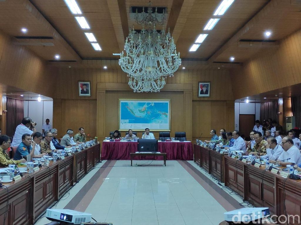 Wiranto, Darmin, dan Siti Nurbaya Rapat Bahas Pengendalian Karhutla Wiranto, Darmin, dan Siti Nurbaya Rapat Bahas Pengendalian Karhutla