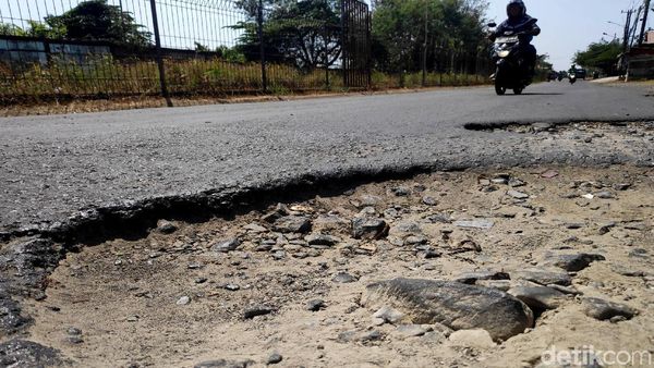 Tambal Sulam Jalan Gas Alam Depok