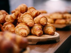 Begini Cara Benar Menikmati Croissant, Pastry Terpopuler di Dunia