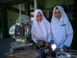 Tiga Siswa Ini Bikin Pembangkit Listrik Tenaga Angin Pakai Barang Bekas
