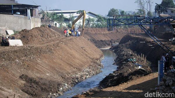 Bisa Tembus Macet, Jalan Inspeksi Citarum Majalaya-Ciparay Dibangun