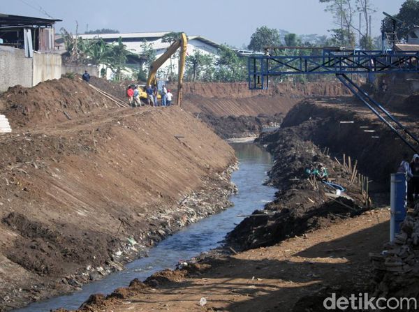 Bisa Tembus Macet, Jalan Inspeksi Citarum Majalaya-Ciparay Dibangun