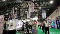 Raket Bolong Milik Marcus Gideon Mejeng di Pameran Olahraga JCC