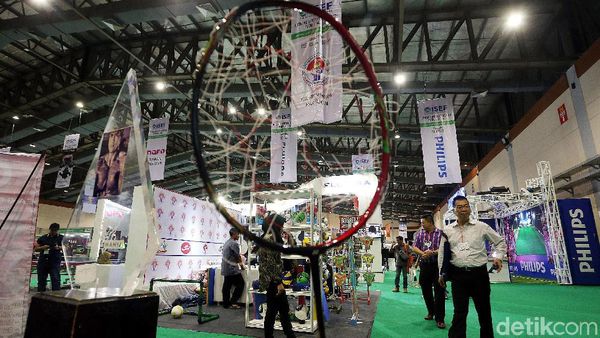 Raket Bolong Milik Marcus Gideon Mejeng di Pameran Olahraga JCC