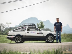 Pria Ini Touring ke Jerman Naik Mobil Tukang Tahu Demi Cinta