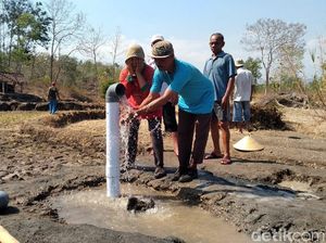 Ada Air Tiba-tiba Muncul di Gunungkidul yang Bikin Heboh Warga Ada Air Tiba-tiba Muncul di Gunungkidul yang Bikin Heboh Warga
