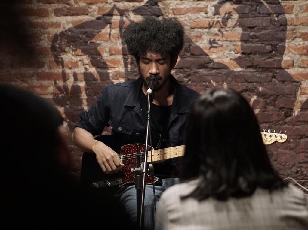 Di Balik Penggarapan Album Kedua Teddy Adhitya Di Balik Penggarapan Album Kedua Teddy Adhitya