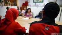 Bayar Pesangon Menggema di Depan Kantor Sevel Indonesia