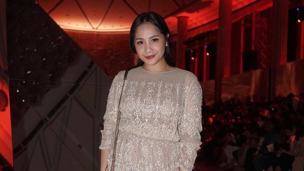 Gaya Dian Sastrowardoyo Hingga Nagita Slavina di Show Sapto Djojokartiko