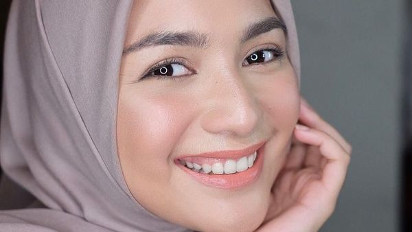 Foto: Gaya Citra Kirana yang Mantap Berhijab Setelah Umrah