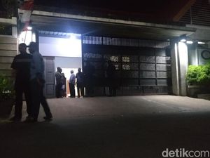 KPK Geledah Kantor Rekanan DPUPKP Yogya di Karanganyar