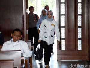 Terbukti Beri Suap ke Bowo Sidik, Asty Divonis 1,5 Tahun Penjara Terbukti Beri Suap ke Bowo Sidik, Asty Divonis 1,5 Tahun Penjara