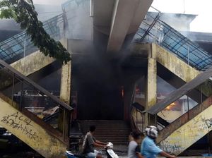 Kondisi Pasar Thumburuni dan Kantor Adat di Fakfak yang Dibakar Massa