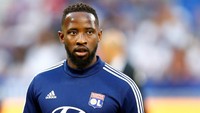 Jika dua nama di atas dianggap terlalu tua, Moussa Demebele patut dikedepankan oleh MU. Penyerang ini bakal menjadi solusi jangka panjang karena baru berusia 23 tahun. Ia tampil apik bersama Olympique Lyon di dua musim terakhir dengan mengemas 26 gol dari 56 laga. (Foto: Emmanuel Foudrot/Reuters)