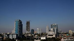 Birunya Langit di Jakarta Hari Ini