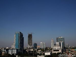 Birunya Langit di Jakarta Hari Ini