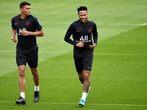 Rivaldo: Kombinasi Cristiano Ronaldo-Neymar Bakal Brilian