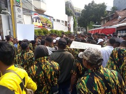 Bawa Massa Sambangi Kantor DPP, Loyalis Bamsoet: Kami Ingin Golkar Besar