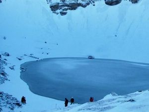 Teori Penyebab Ratusan Orang Tewas di Danau Terpencil Himalaya Teori Penyebab Ratusan Orang Tewas di Danau Terpencil Himalaya