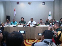 Wiranto ke Warga Sorong: Kami Datang Bukan Mengawasi Tapi Menyalami Saudara