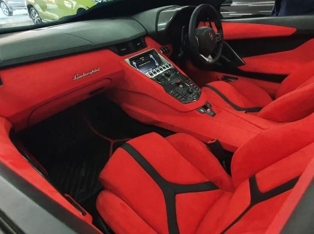 Makin Mewah, Dalaman Lamborghini Raffi Ahmad Dimodif Serba Merah Makin Mewah, Dalaman Lamborghini Raffi Ahmad Dimodif Serba Merah