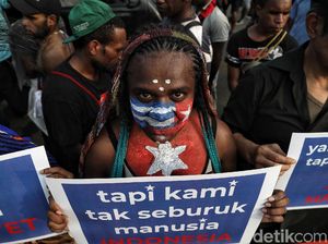 Mahasiswa Papua Gelar Aksi Tolak Rasisme di Depan Istana