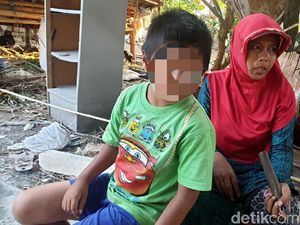 Bocah Engki Sering Gigit Ular, Warga: Kalau Dilarang Malah Ngamuk Bocah Engki Sering Gigit Ular, Warga: Kalau Dilarang Malah Ngamuk
