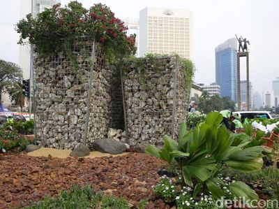 Melihat Lebih Dekat Instalasi Batu Gabion di Bundaran HI