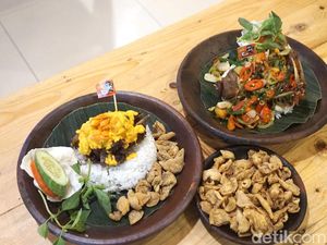 Sedap Nikmat Bebek Goreng Sambal Rempah dan Saus Telur Asin Sedap Nikmat Bebek Goreng Sambal Rempah dan Saus Telur Asin