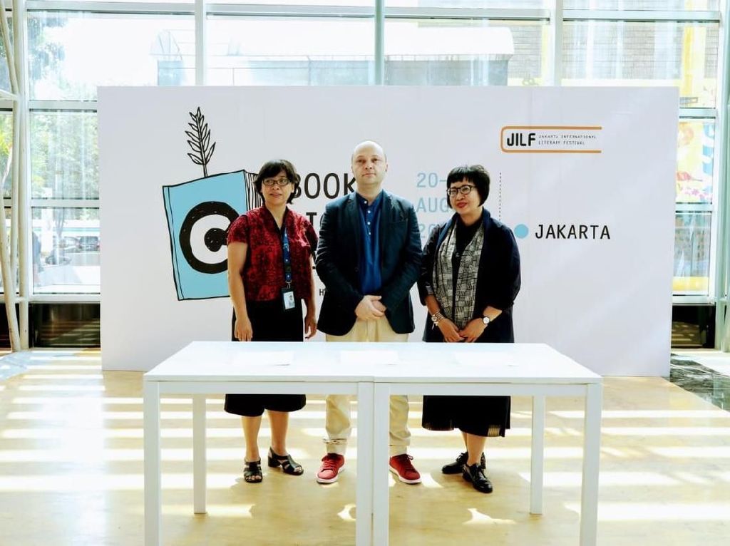 Novel Ayu Tami dan A Fuadi Terjual Hak Ciptanya ke Penerbit Macedonia Novel Ayu Tami dan A Fuadi Terjual Hak Ciptanya ke Penerbit Macedonia