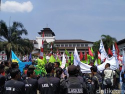 Buruh Minta Ridwan Kamil Dukung Penolakan Revisi UU Tenaga Kerja