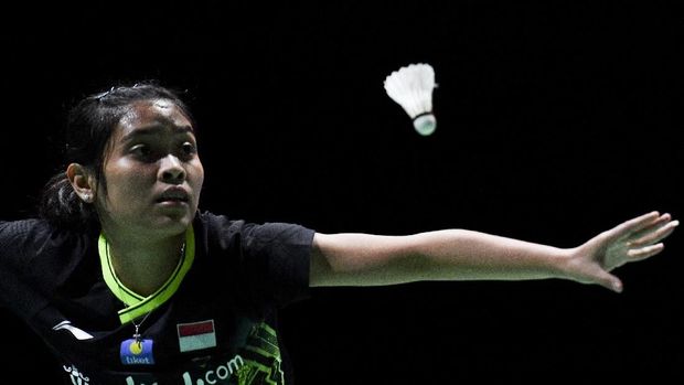 Gregoria Mariska Tunjung Pebulu tangkis Indonesia Gregoria Mariska Tunjung melakukan servis kearah pebulu tangkis Thailand Busanan Ongbumrungphan pada babak kedua Kejuaraan Dunia Bulu Tangkis 2019 di St. Jakobshalle, Basel, Swiss, Selasa (20/8/2019). Gregoria melaju ke babak 16 besar setelah menang dengan skor 21-14, 21-10. ANTARA FOTO/Hafidz Mubarak/pd.