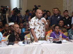 Tokoh Papua Barat Minta Jokowi Selesaikan Isu Rasisme dengan Cara Adat