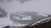Keindahan dan Misteri Danau Kerangka di Himalaya