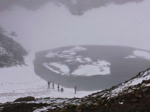 Keindahan dan Misteri Danau Kerangka di Himalaya Keindahan dan Misteri Danau Kerangka di Himalaya