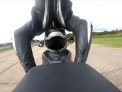 Aksi Nekat Jungkir Balik Naik Motor Sambil Ngebut