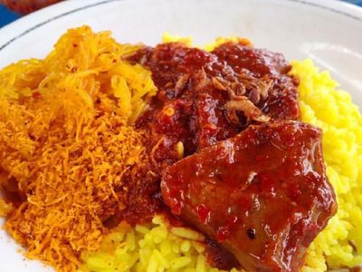 Ayo Sarapan Dengan si Kuning Merah Menggoda, Nasi Kuning Samarinda!