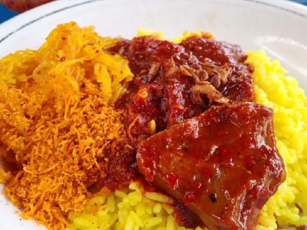 Ayo Sarapan Dengan si Kuning Merah Menggoda, Nasi Kuning Samarinda!