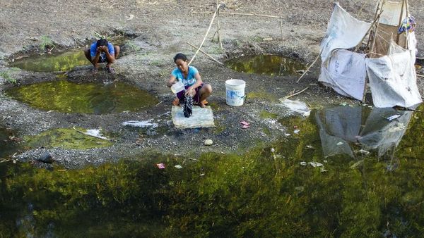 Miris! Warga Mandi Hingga Mencuci di Bendungan Tercemar Limbah