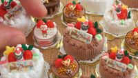 Mungil Banget! Seniman Ini Bikin Miniatur Makanan yang Mirip Aslinya