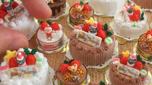 Mungil Banget! Seniman Ini Bikin Miniatur Makanan yang Mirip Aslinya
