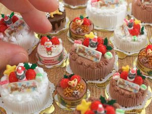 Mungil Banget! Seniman Ini Bikin Miniatur Makanan yang Mirip Aslinya