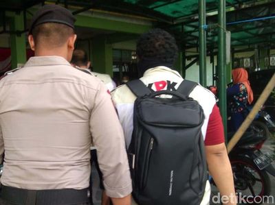 Penyidik KPK Geledah Balai Kota Yogya