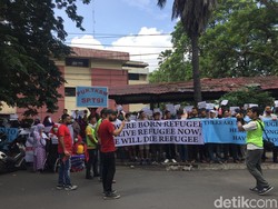 Sejumlah Imigran Demo di Medan Minta Segera Dikirim ke Negara Tujuan