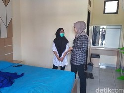 Biduan Dangdut Dibawa Polisi ke Tempat Rekam Seks Gangbang