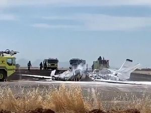 Pesawat Jet Terbakar Sesaat Setelah Lepas Landas