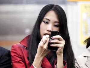 Tak Bersihkan Makeup dengan Baik, Dokter Temukan Tungau Hidup di Bulu Matanya Tak Bersihkan Makeup dengan Baik, Dokter Temukan Tungau Hidup di Bulu Matanya