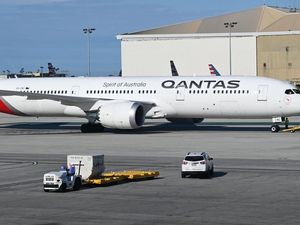 Mungkin, Qantas Tidak akan Terbang ke AS Sampai Vaksin Corona Ada Mungkin, Qantas Tidak akan Terbang ke AS Sampai Vaksin Corona Ada