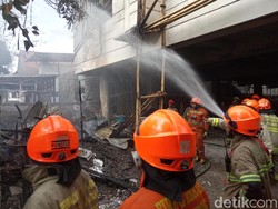 Bedeng Proyek Indekos di Bandung Terbakar, Pekerja Panik