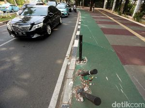 Trotoar  Kawasan Sudirman-Senayan Mulai Tidak Terawat